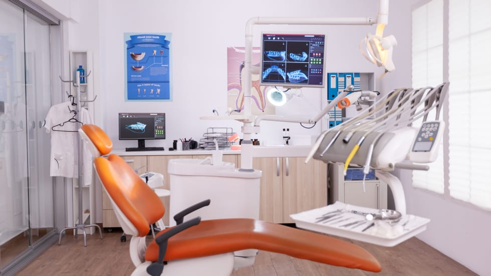 Empty emergency dental operatory room at a clinic in Oshawa equipped with digital imaging monitors.